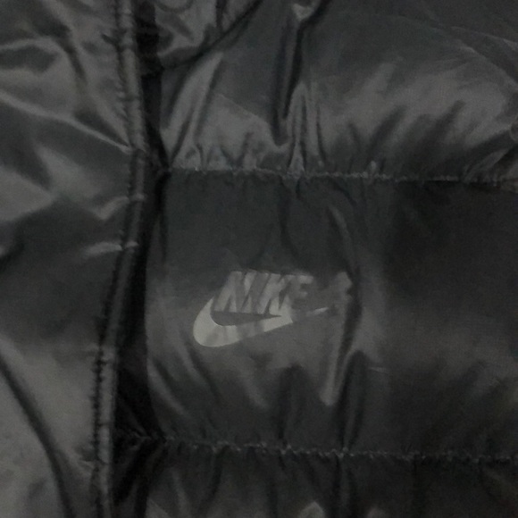 Nike puffy vest with detachable hood - Picture 2 of 4